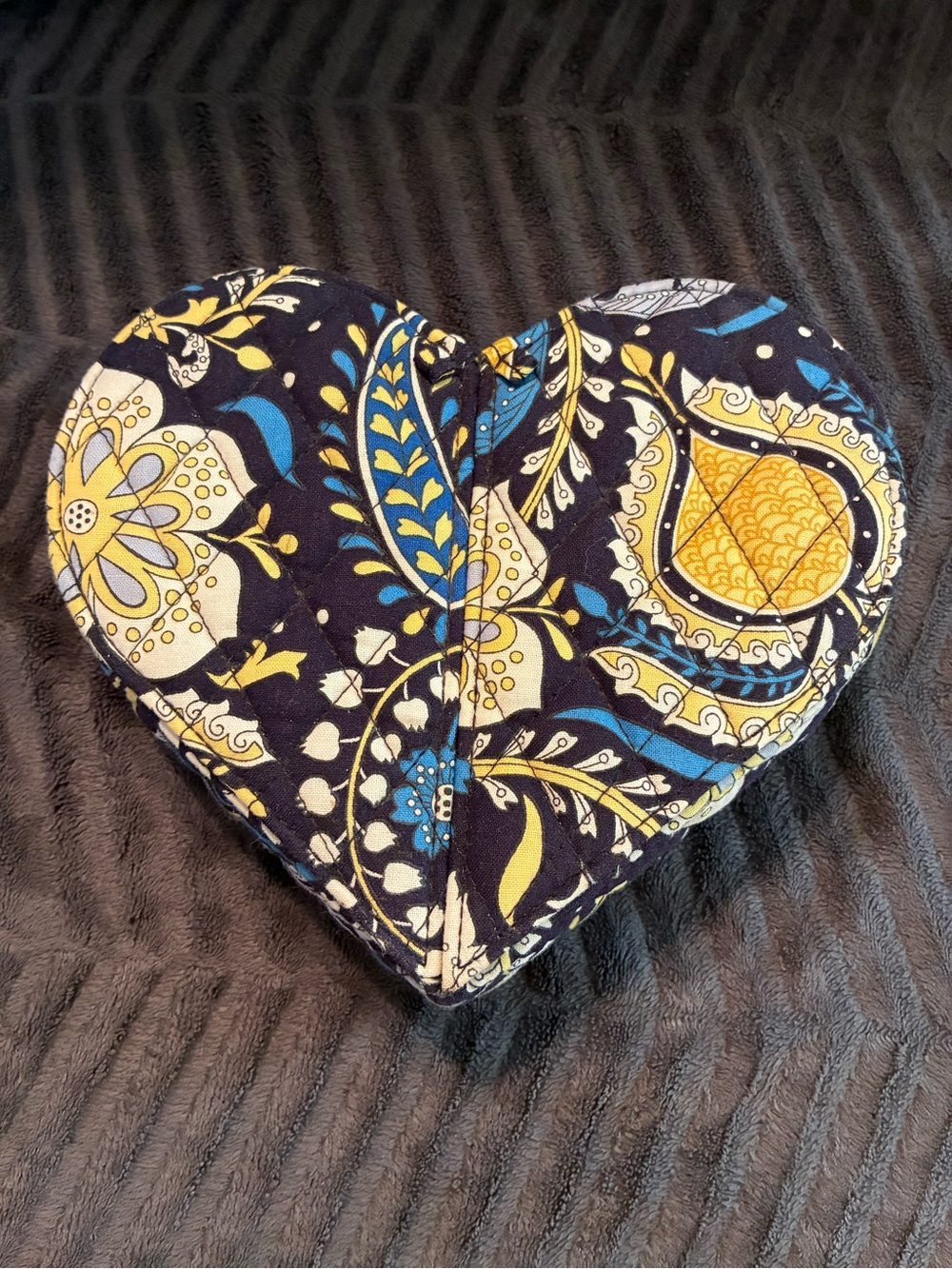 Retired Ellie Blue Vera Bradley Heart-Shaped Jewelry Organizer in Navy, Yellow